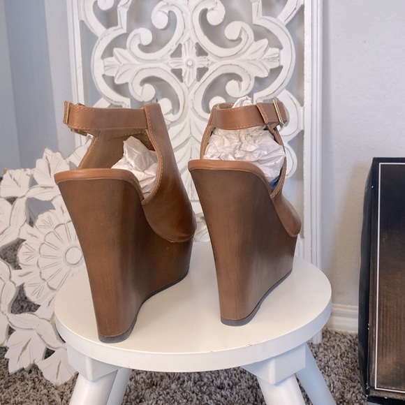 Qupid Leatherette Peep Toe Ankle Strap Wedge Booties BRAND NEW IN BOX! - Picture 4 of 14
